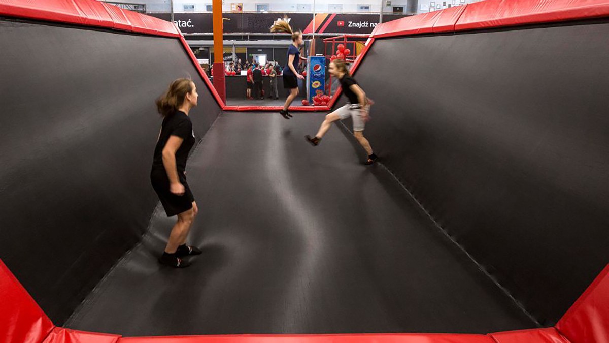 play equipment (2) खेलने के उपकरण (2)