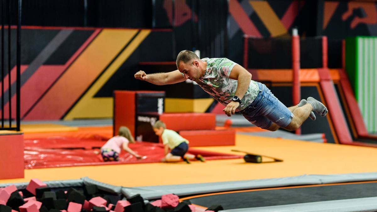 play equipment (4) खेलने के उपकरण (4)