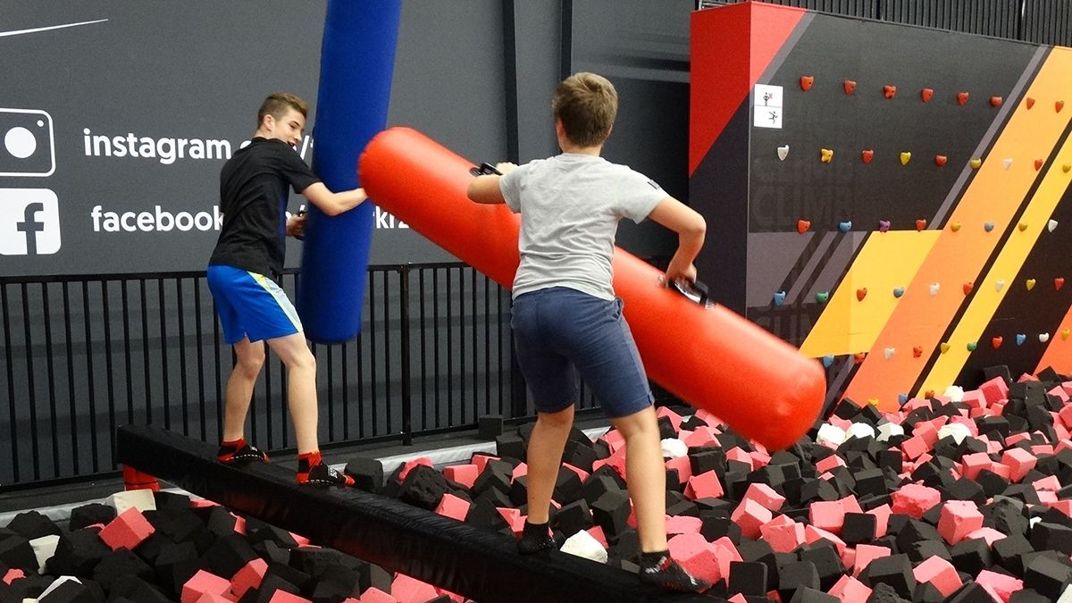 play equipment (3) खेलने के उपकरण (3)